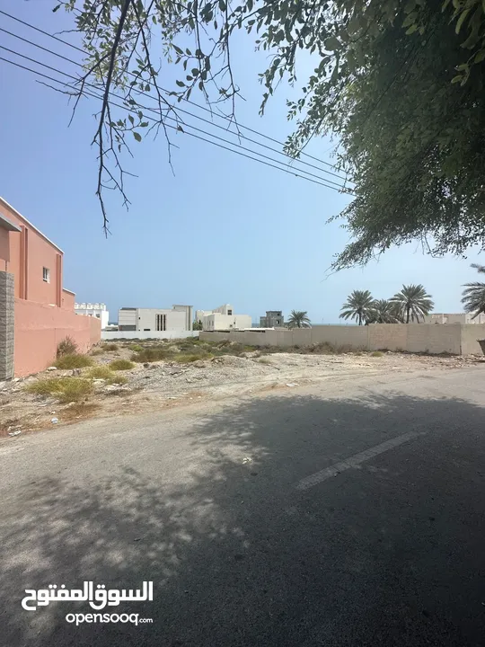 أرض سكنية للبيع في السيب تبعد 200 متر عن شاطئ السيب بها خرائط ل 7 فلل