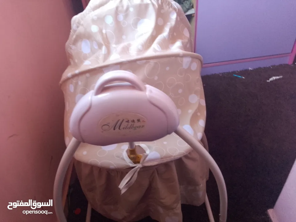 مرجيحة chicco شغالة بحاجة لغطاء البكريه نطنيطة شغاله بحالة ممتازة نوعة فيشر برايز اوروبي سرير هزاز