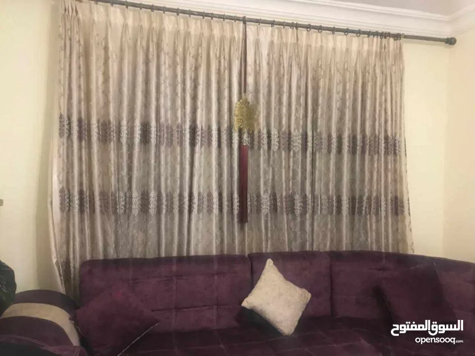 طقم ضيوف كورنر للبيع مع طاولات و برادي