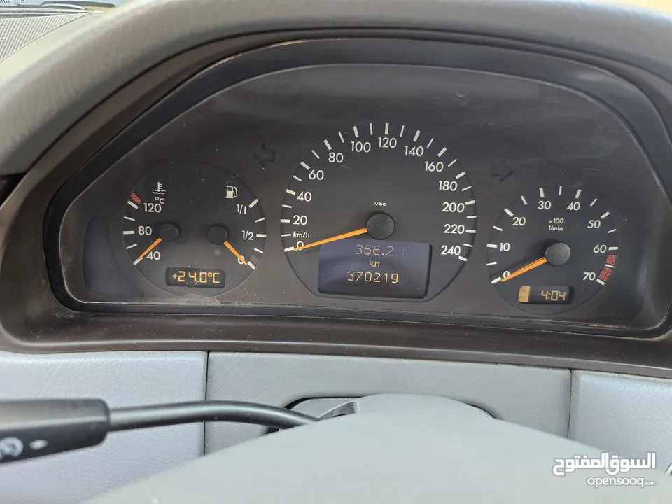 مرسيدس E200 Elegance للبيع موديل 2000 نظيفة