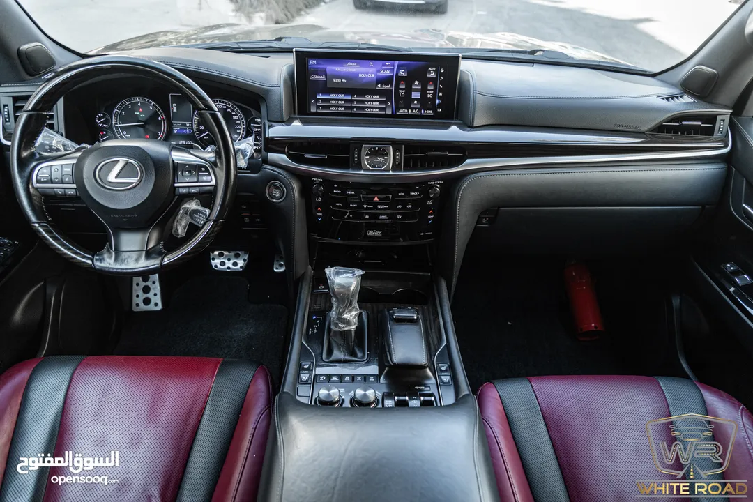 Lexus Lx570s 2019   السيارة وارد الشركة و قطعت مسافة 123,000