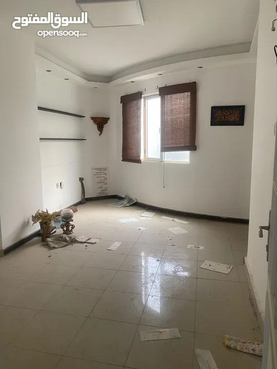 عيادة عدد 2 مفتوحين على بعض للبيع في الخالدي - REF : 45011