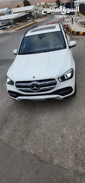 مرسيدس GLE 350- 4 MATIC موديل 2020  دفع رباعي  عاليه الإضافات  غير مجمركه لون ابيض والداخل اسود