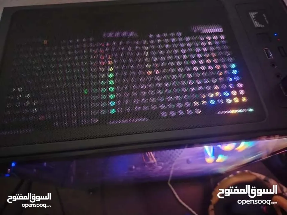 شاشه 22 + Pc العاب  استعمال شهر   كفاله 11 شهر  السعر 400