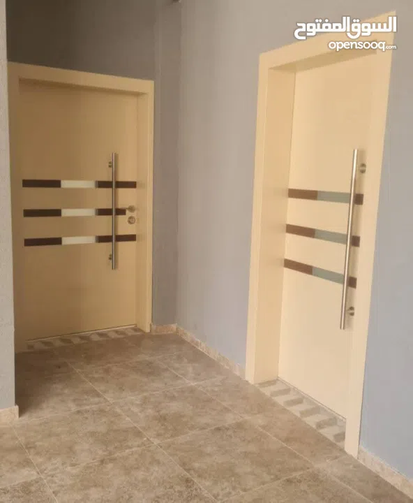 أبواب خشبية داخلية