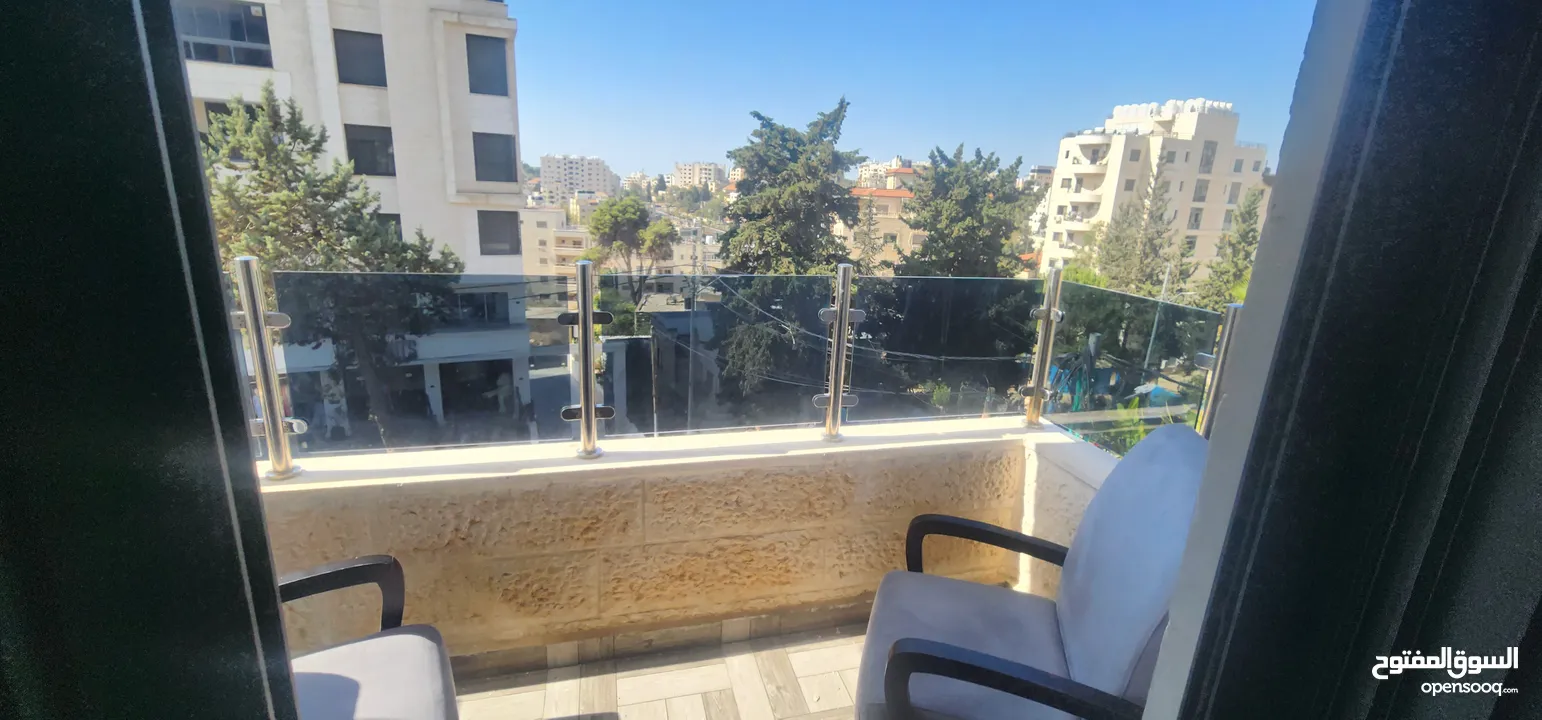 شقة وسط البلد قريبة من جميع الخدمات الشقة مكونة من غرفتين وصالون وحمامين ومطبخ وبرندة