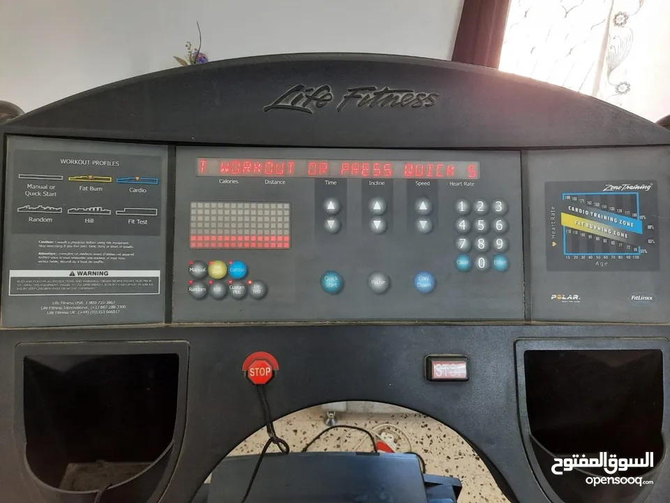 جهاز ركض life fitness امريكي للبيع بسعر البلاش 350دينار
