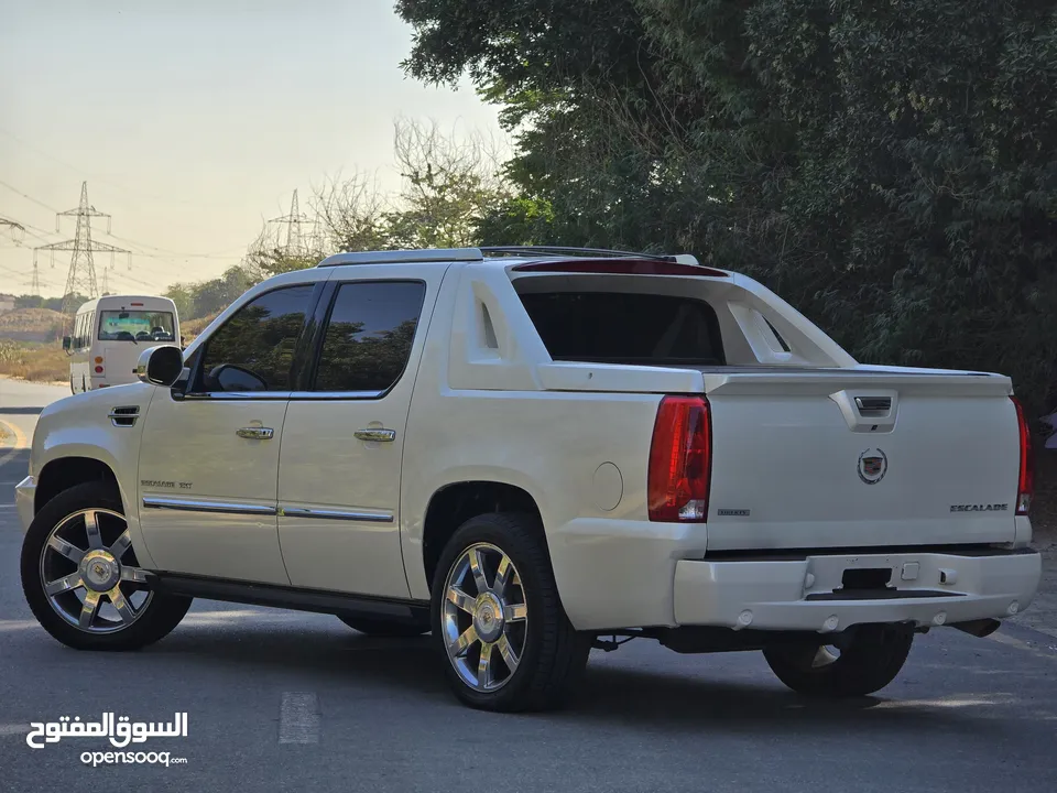 CADILLAC ESCALADE 2013 GCC PICK UP GOOD CONDITION INSIDE OUT SIDE