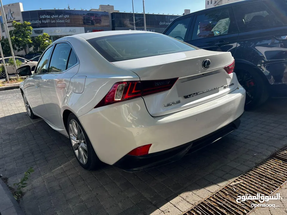 لكزس Lexus IS300h 2016
