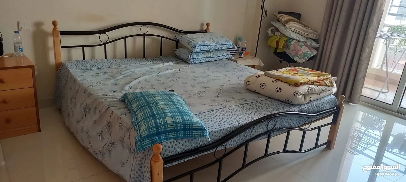 urgent sale king bed with matres and fridge
