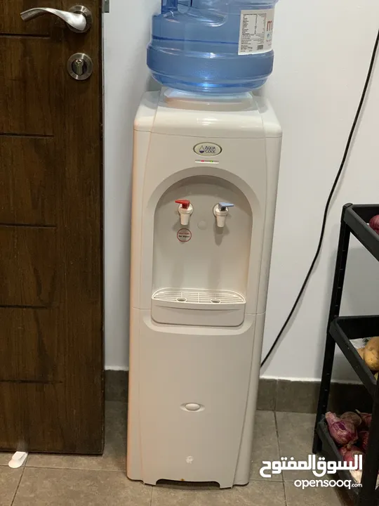 To Sell Water Dispenser with Cold & Hot Water and Fish aquarium