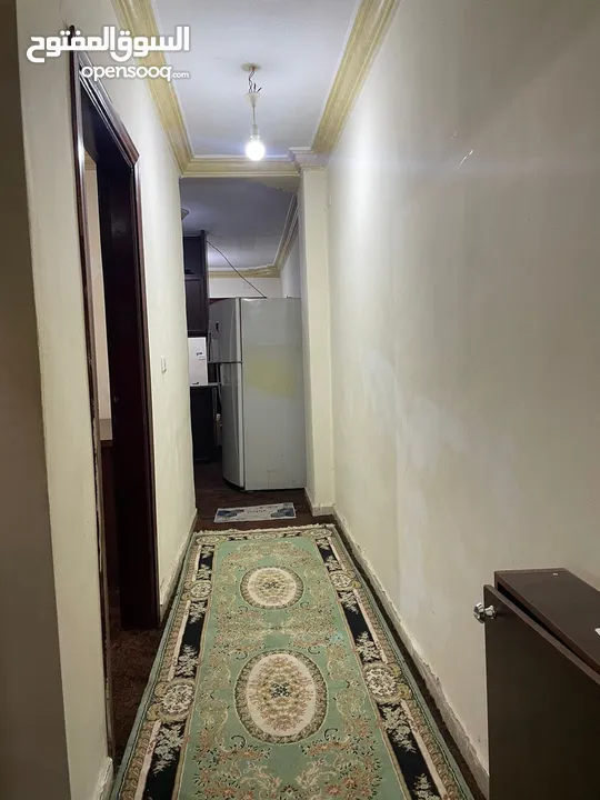 شقه مفروشه للايجار اربد بالقرب من مجمع الشيخ خليل تصلح للطلاب او عائلة صغيرة طابق ارضي وليس تسوية...