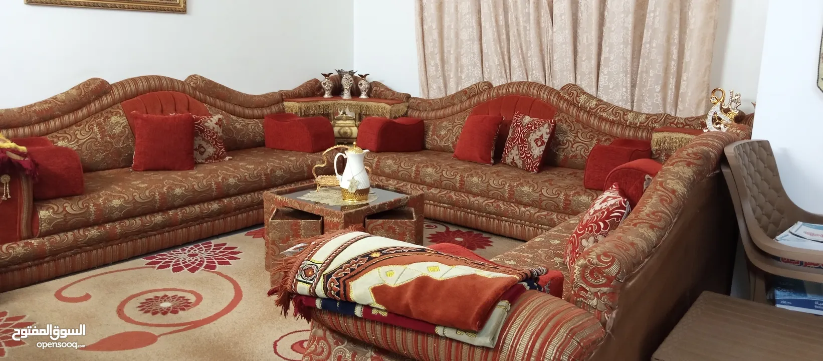مجلس عربي مرتفع