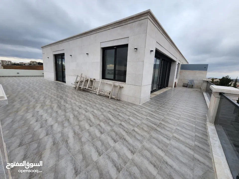 شقة مع روف دوبلكس للبيع في منطقة الظهير - ref : 14490