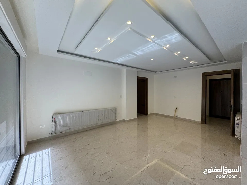 شقة مميزة طابق شبه ارضي مساحة 221م وخارجي 262م باجمل مناطق رجم عميش - طريق المطار