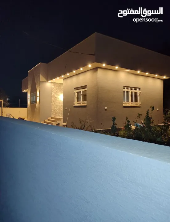 بيت مستقل مكون من بناء 180 متر