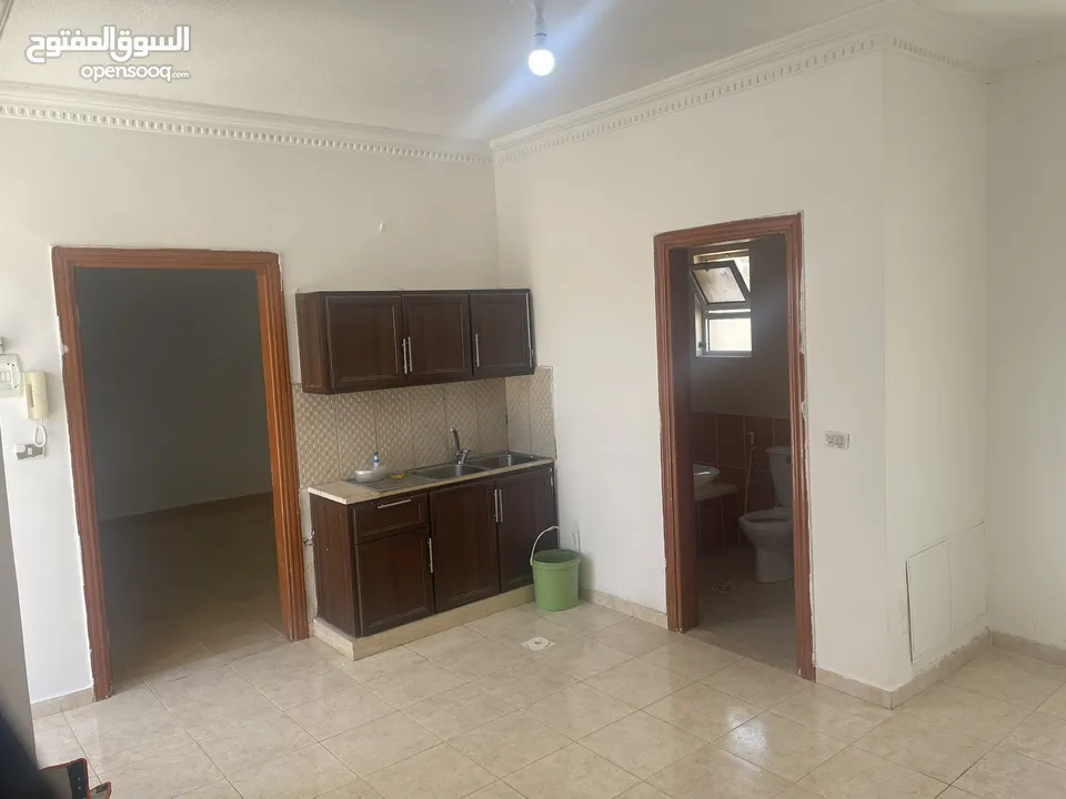 روف للإيجار طبربور مقابل القياده بنفس البنايه صيدلية بانه وليان