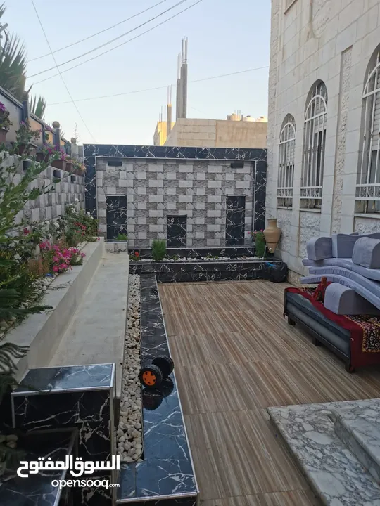 منزل مستقل مكون من طابقين ومدخلين منفصلين