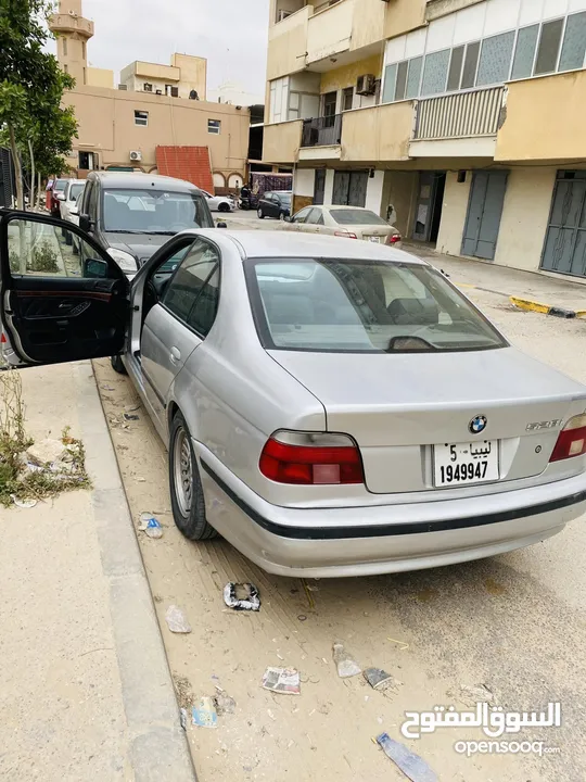 سيارة BMW528