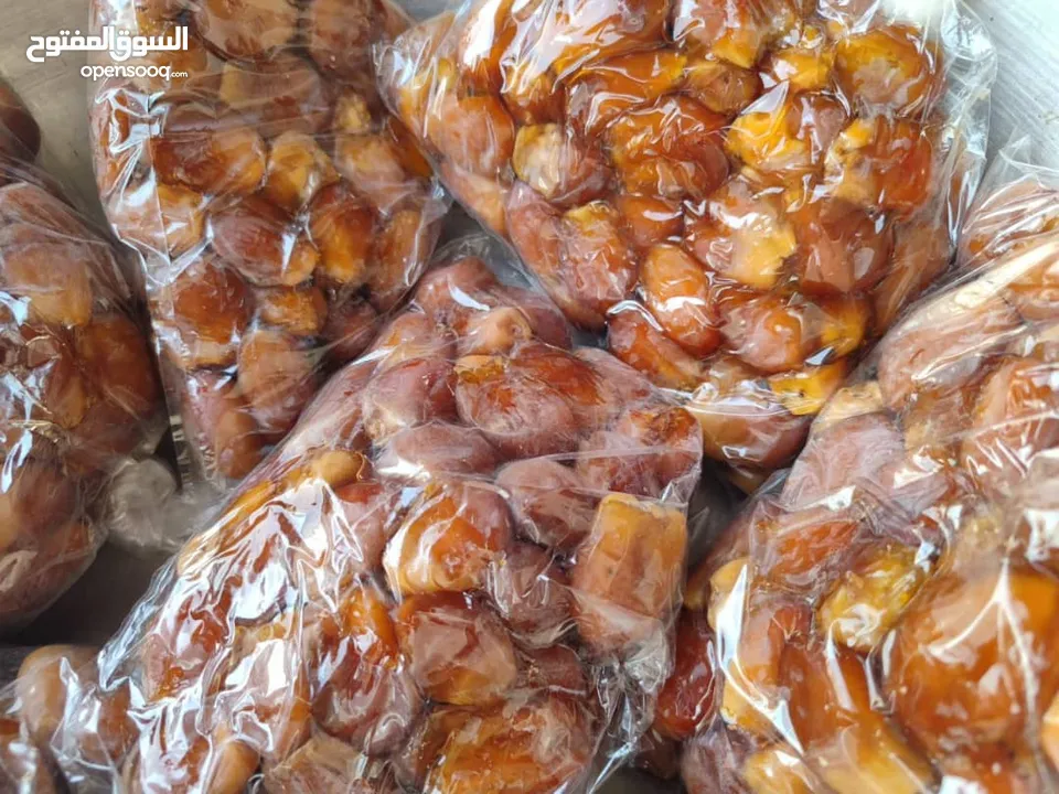 Sale of various types of premium Iranian sugarcane and dates in diverse packaging