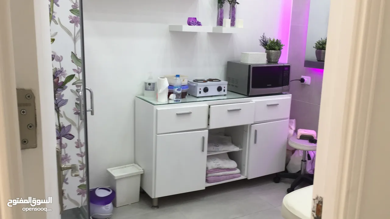 .صالون للعناية بالاظافر و سبا    .                          .Nails Spa &More .