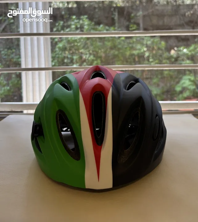 خوذات خفيفة للدراجات و التزلج Light helmets for bicycling and roller skating