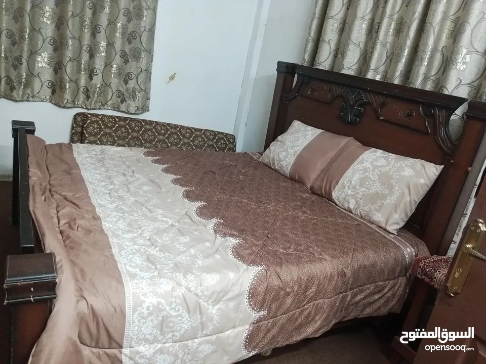 تخت غرفة نوم