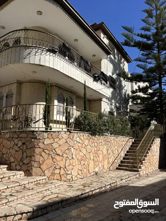 بيت مستقل للبيع مكون من طابقين سكنتين منفصلتين