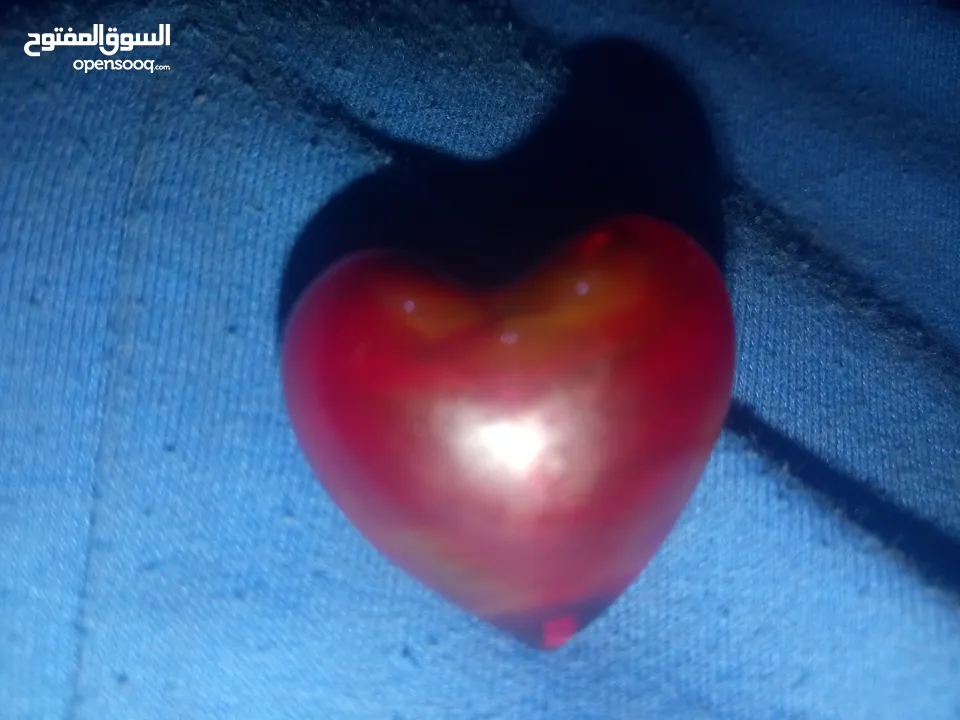 حجر كريم على شكل قلب