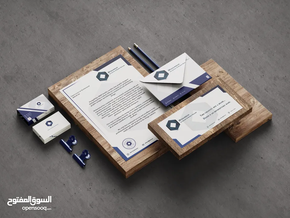 مصمم هويات بصرية ومدير إبداعي