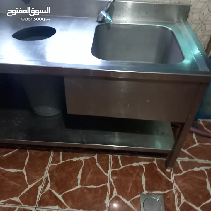 مجلى ستيلس ثقيل صناعي  ثلاجة بحاجه الى مروحة  طاوله ستيلس  غاز عين وحدة كانون كبير طول مترين عرض 40س
