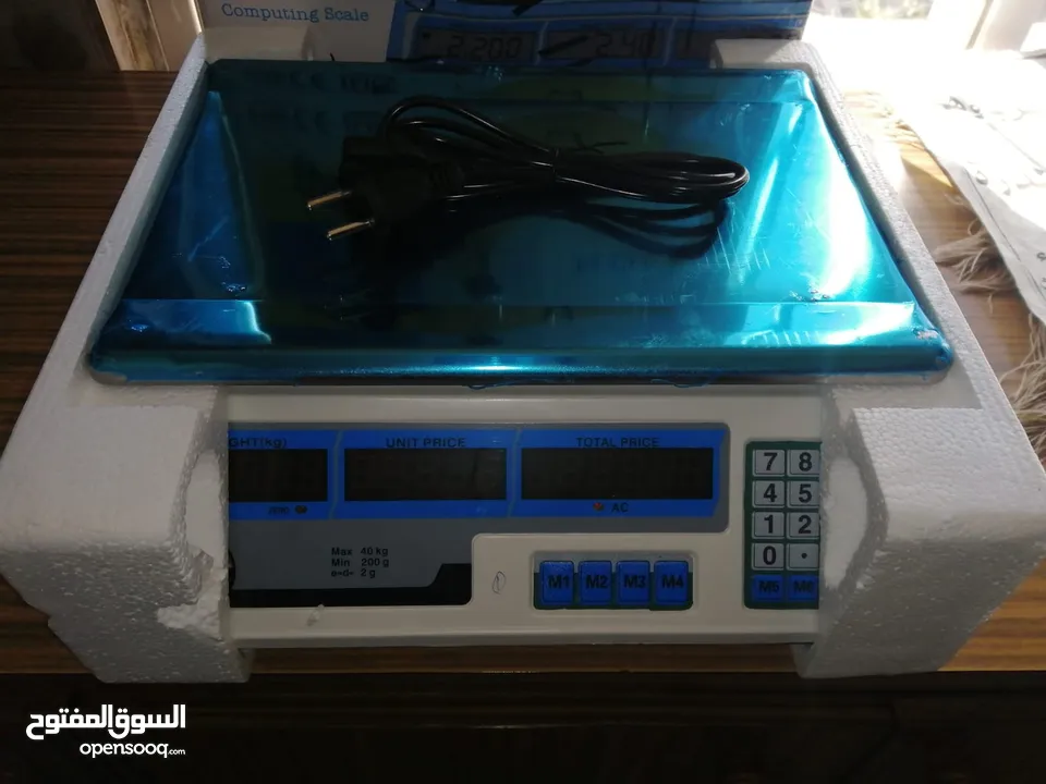 ميزان للخضار والفواكه و المحلات التجارية يوزن لغايه 40 كيلو غرام