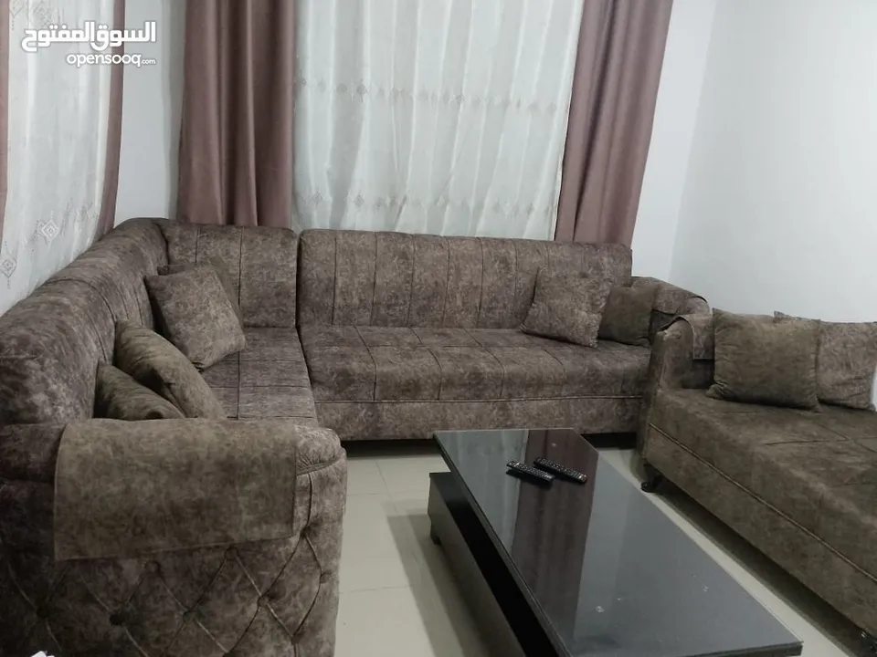 كنب للبيع  استعمال خفيف فقط ست شهور بحال الجديد