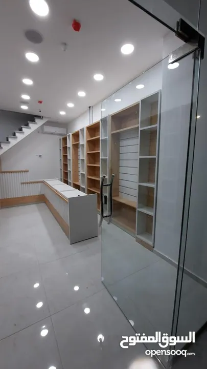 محل للبيع البيرة البالوع مقابل ازحمان بجانب بلازا مول وقريب من المحاكم