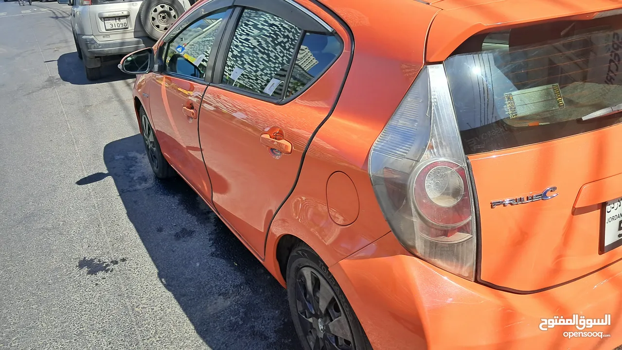 سيارة بريوس سي 2012 - Prius C  بحالة ممتازة 4 جيد