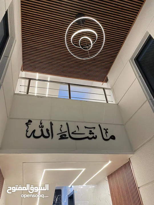 شقة ثالث مع روف مساحة 200م فاخرة و بأعلى المواصفات باجمل مناطق البنيات منطقة فلل قرب الحرية