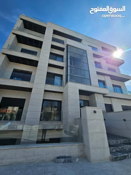 استديوهات ارضية  استثمارية خلف الجامعة الاردنية 100متر مقسمه الى استديو عدد 2