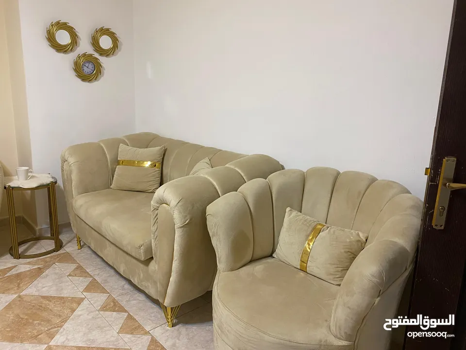 طقم كنب مستعمل فقط اسبوع خشب لاتيه