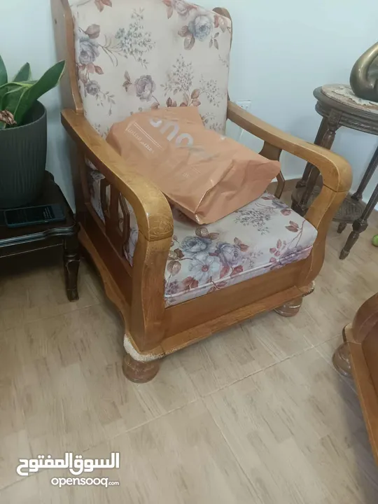 طقم موريس سبع مقاعد خشب زان مع طاولة وسط خشب زان مع سجلونة حديد