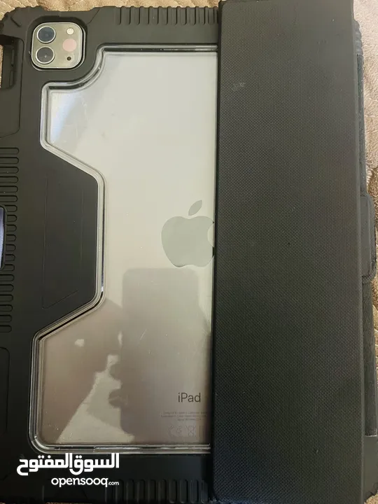 iPhone 12 promax 256 بطارية 87 شاشتو فيها شعر والضهر من عند الكاميرات مشعور الجهاز بحالة ممتازة