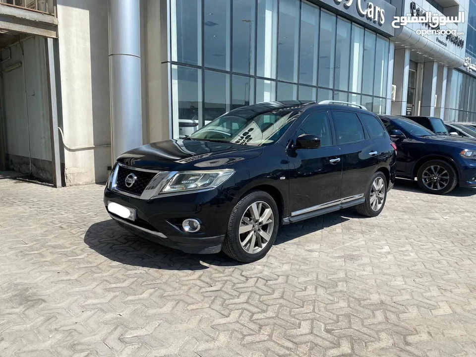 Nissan Pathfinder SV 2015 (Black)