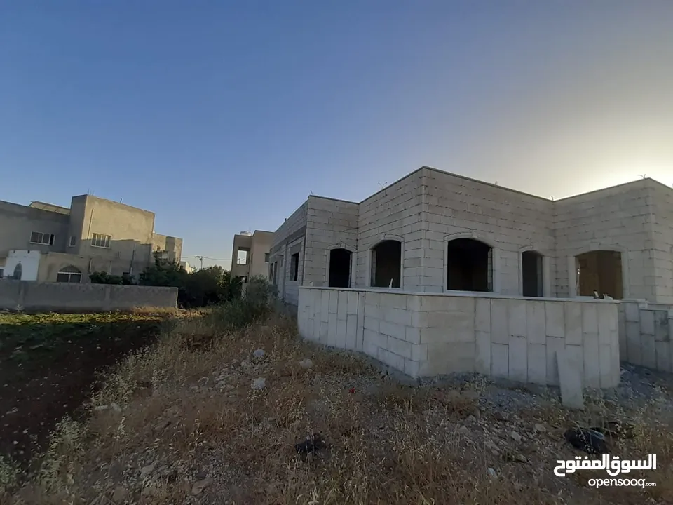 بيت مستقل عظم واجهة حجر مميز للبيع في بيت راس