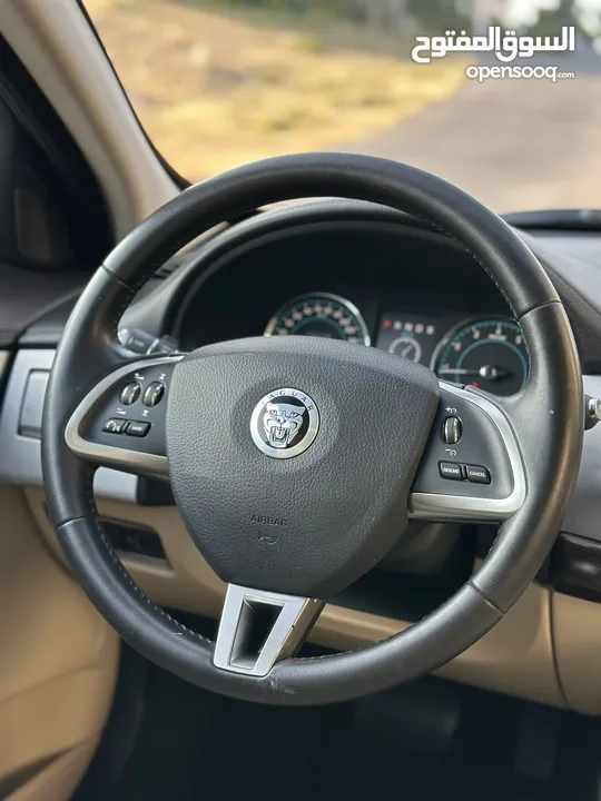 JAGUAR XF 2013 Full loaded (مخزنة) وارد الوكالة وصيانة الوكالة قاطعة مسافة 40 الف كم