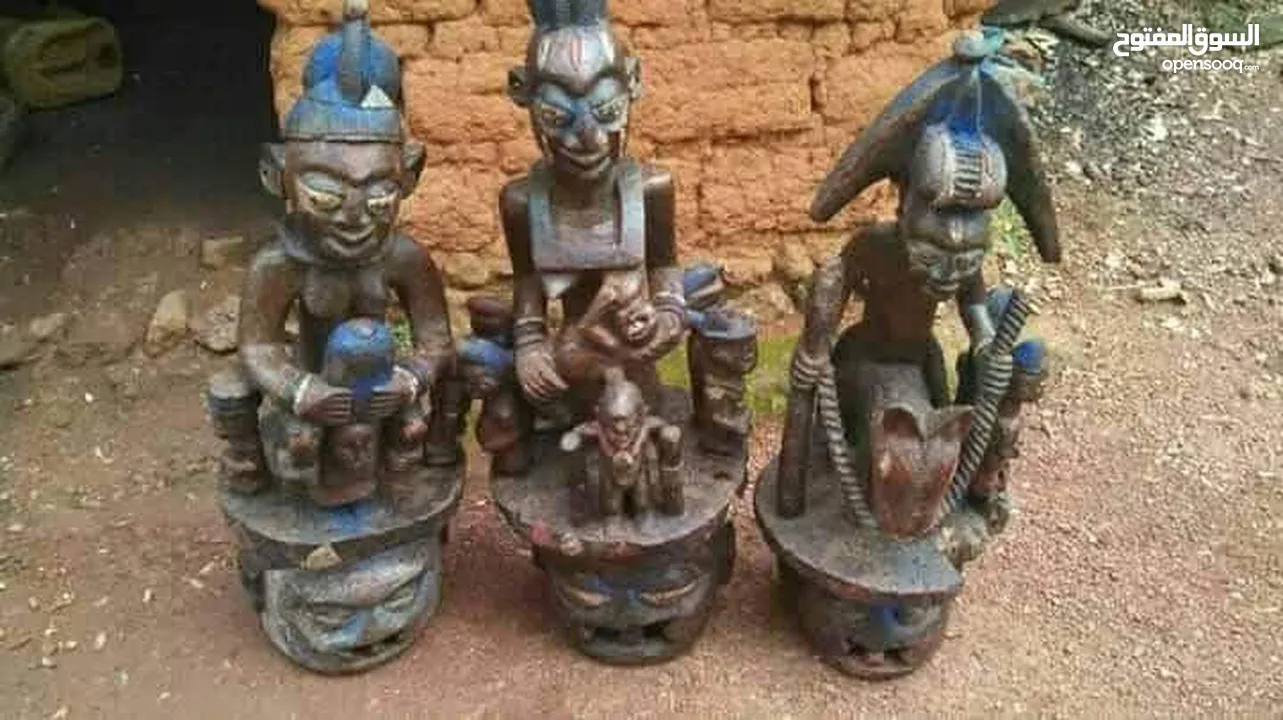 Old African statuettes and sculptures