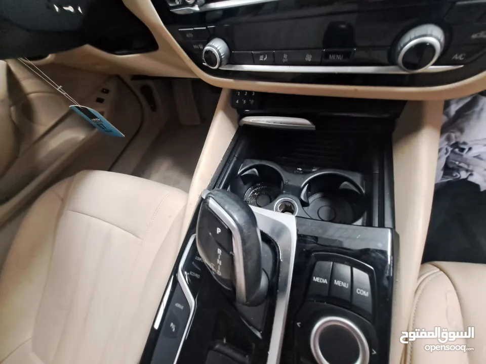 2020 BMW 530E hybrid فل للبيع على ضربتها او مصلحها تصلح لسوق الاعفاءات