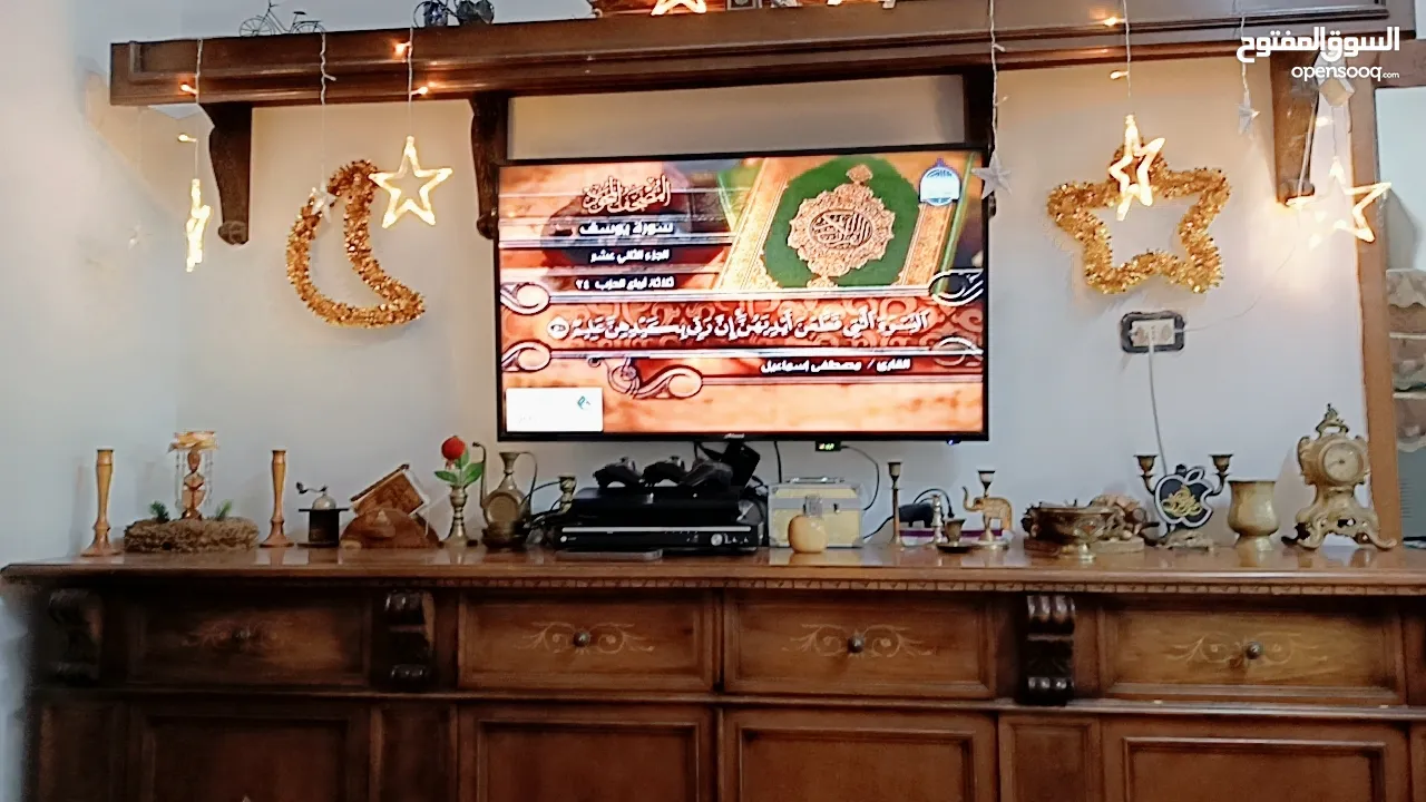 دنسوار زان خليجي قطعتين حجم كبير اربع كمودينات من تخت واربع دروج ثقيل ومرتب