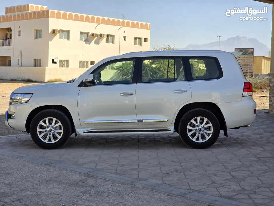 Land cruiser GXR V8 GCC 2021 Price 245,000 Aed