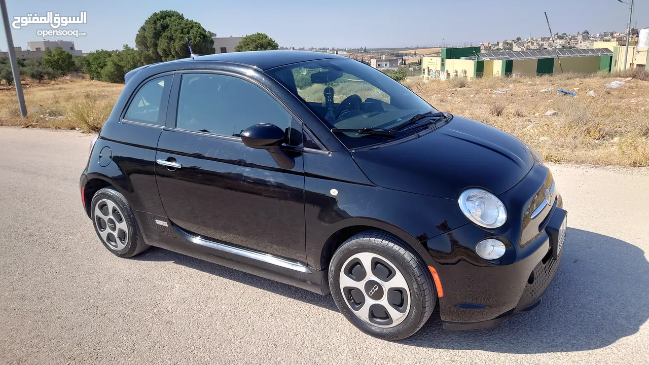 فيات 500e موديل 2017 لون اسود