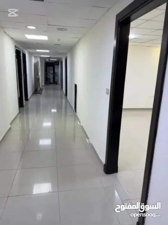 مكاتب فاخرة بمساحات مختلفة للإيجار من المالك مباشرة