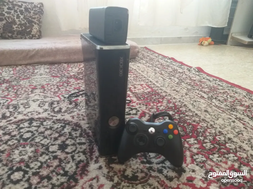 أكس بوكس 360 مع يده بأحسن حالة فقط ب 900 شيكل